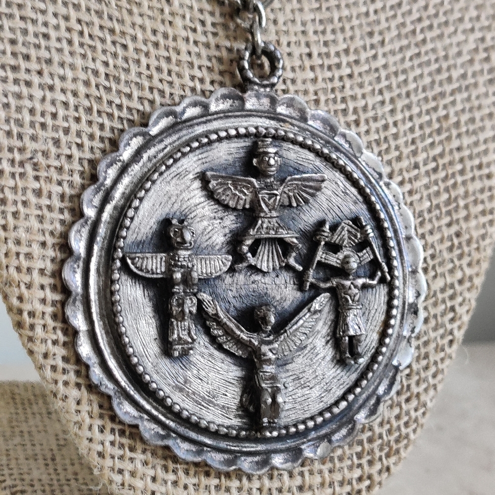 Vintage Native American Totem Pole Silver Metal Medallion Necklace - Picture 12 of 14